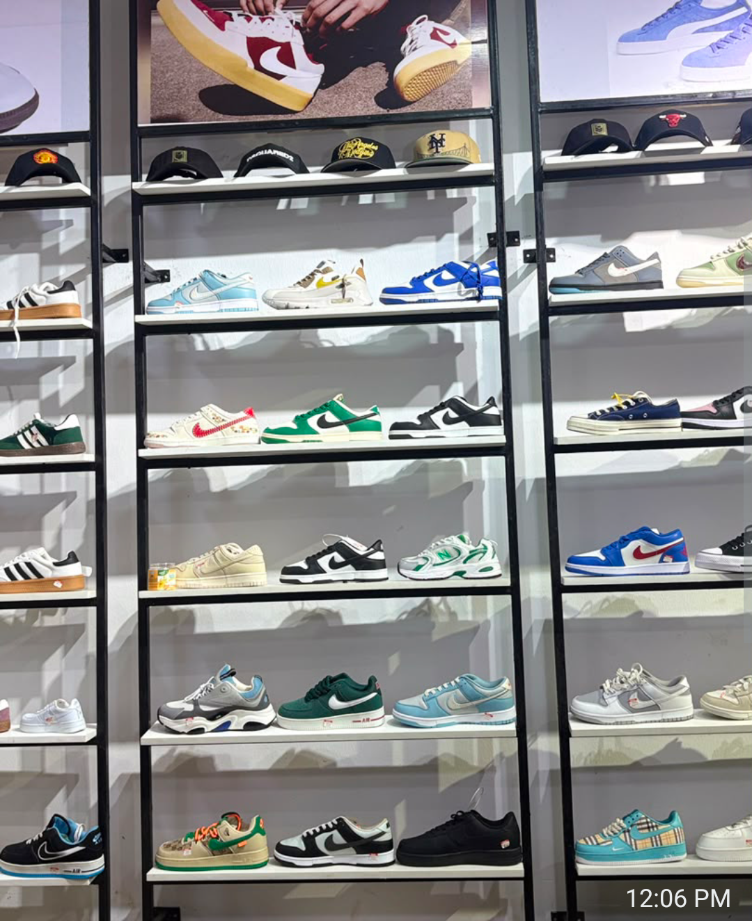 Sneakers — Nike Dunk, Air Force & Jordan
